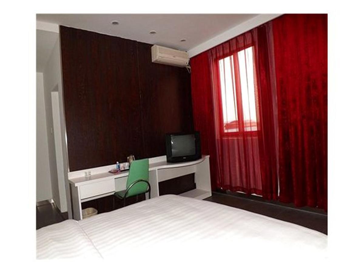 גואנגג'ואו V8 Hotel Xilang Subway Branch מראה חיצוני תמונה