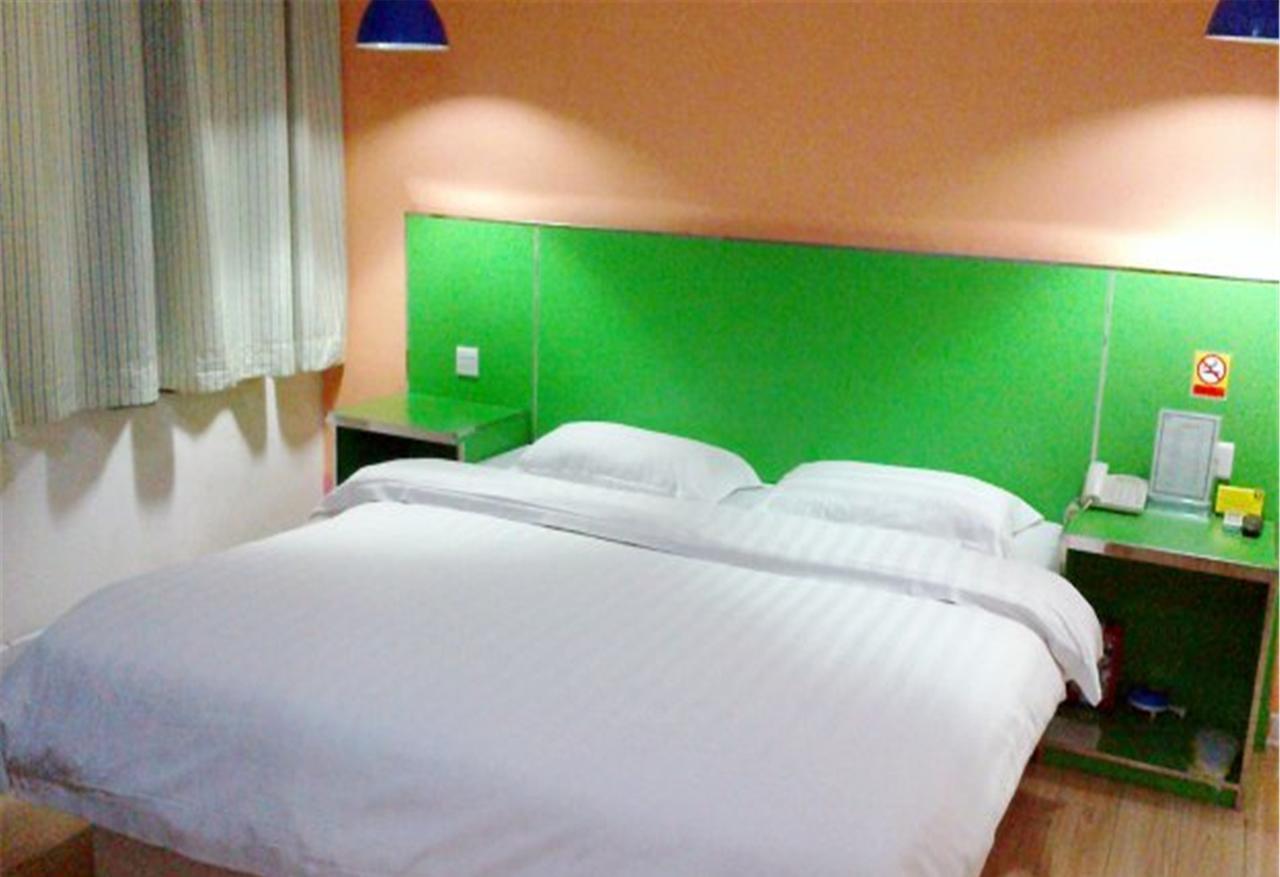 גואנגג'ואו V8 Hotel Xilang Subway Branch מראה חיצוני תמונה